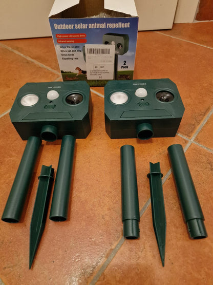 Ahuyentador de Plagas Ultrasónico Solar con Sensor PIR (1 Unidad)
