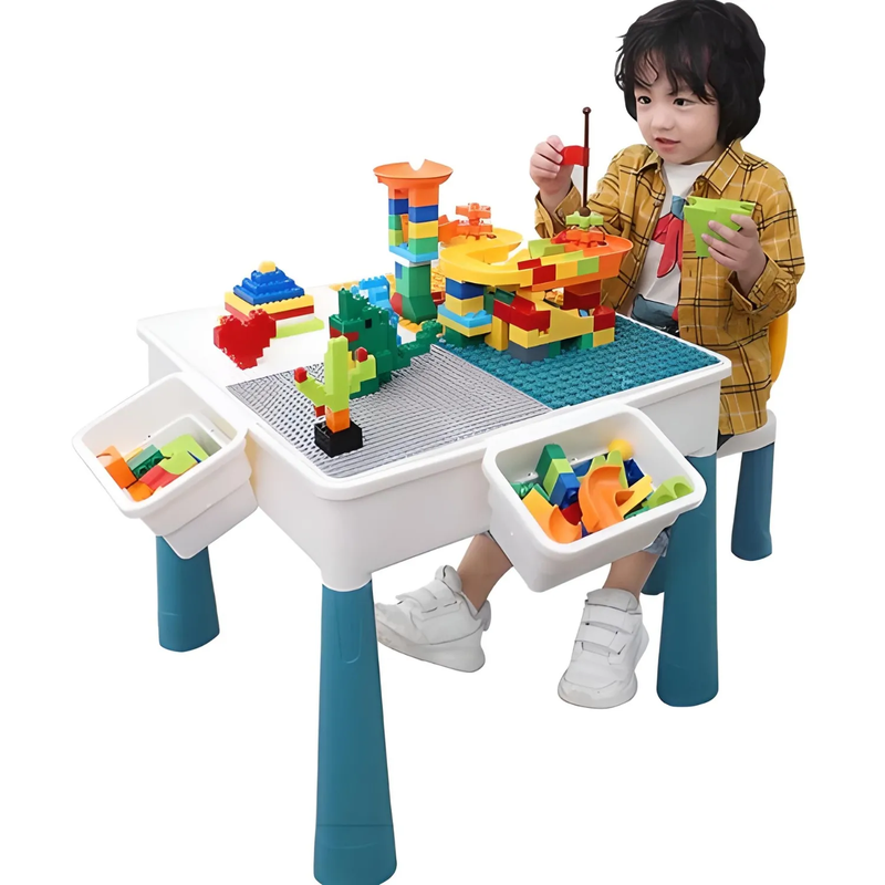 Mesa de juego con silla y 102 piezas  de lego