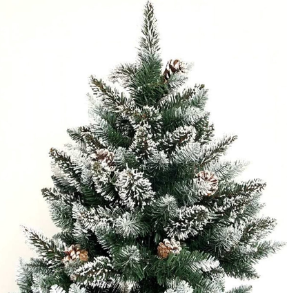 Árbol navideño nevado con esferas rojas y follaje realista